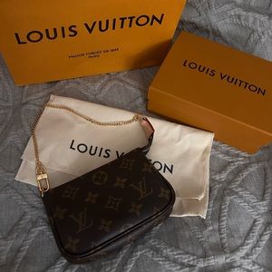 LV mini pochette
